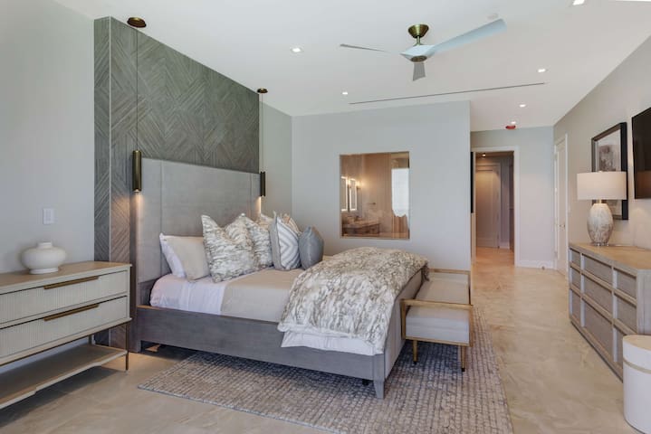 Exclusive Oceanfront Three-bedroom Condo in Nassau