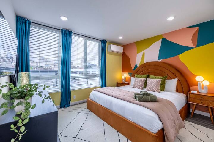 Movie Theater | Rooftop | King Bed | Arcade | BBQ gallery image 5