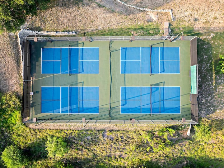 Romantic Lake Cabin | 1BR | Pickleball | BBQ