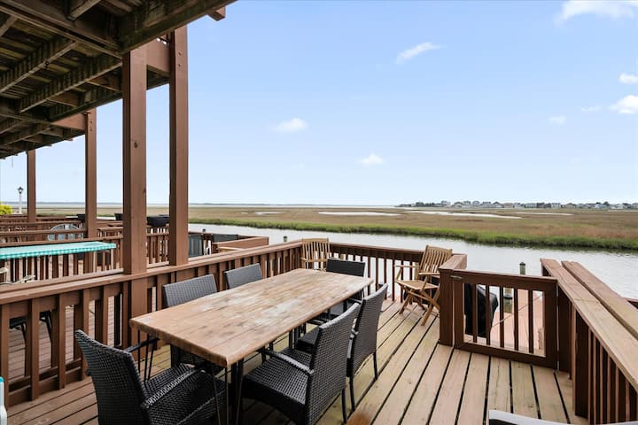 Renovated Three Bedroom Direct Bayfront Townhome - Ocean City, MD