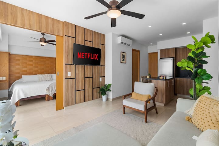 1 Br 1 Block From The Ocean · Jacuzzi & Pool - Bucerías