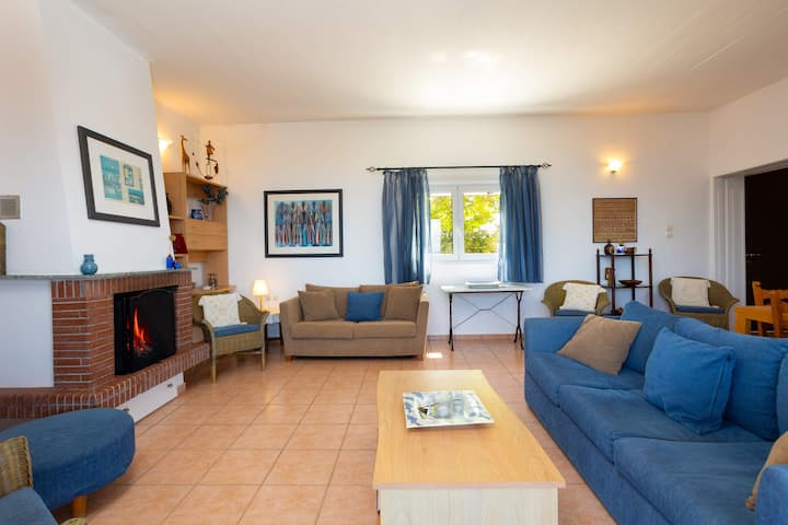 Საცხოვრებელი სივრცის მოწვევა – ნათელი და მყუდრო, იდეალურია დასვენებისთვის ერთი დღის შემდეგ დასვენებისთვის.

