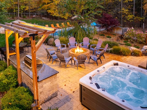 Hot Tub | Fireplaces | Tiki Bar | Game Rm|Sleep 24