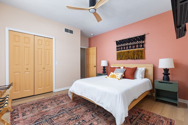 Queen bedroom Sunrise