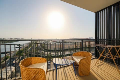 Luxury 2B facing Ferrari world with canal view