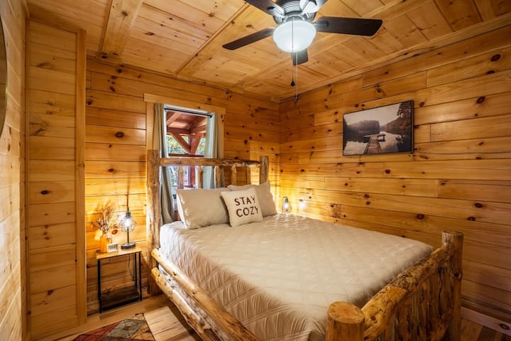 Camera da letto matrimoniale privata 1, piano principale - Maple Hill Retreat 