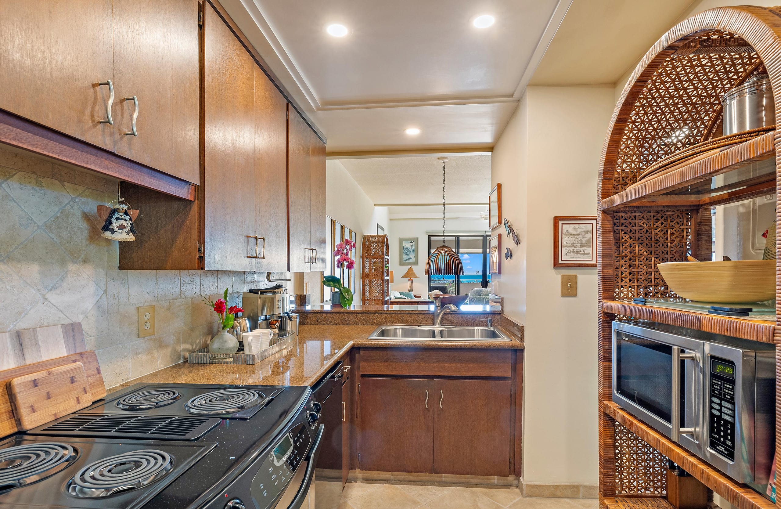 Condo in Lahaina · ★5.0 · 1 bedroom · 2 beds · 2 baths - Image 10