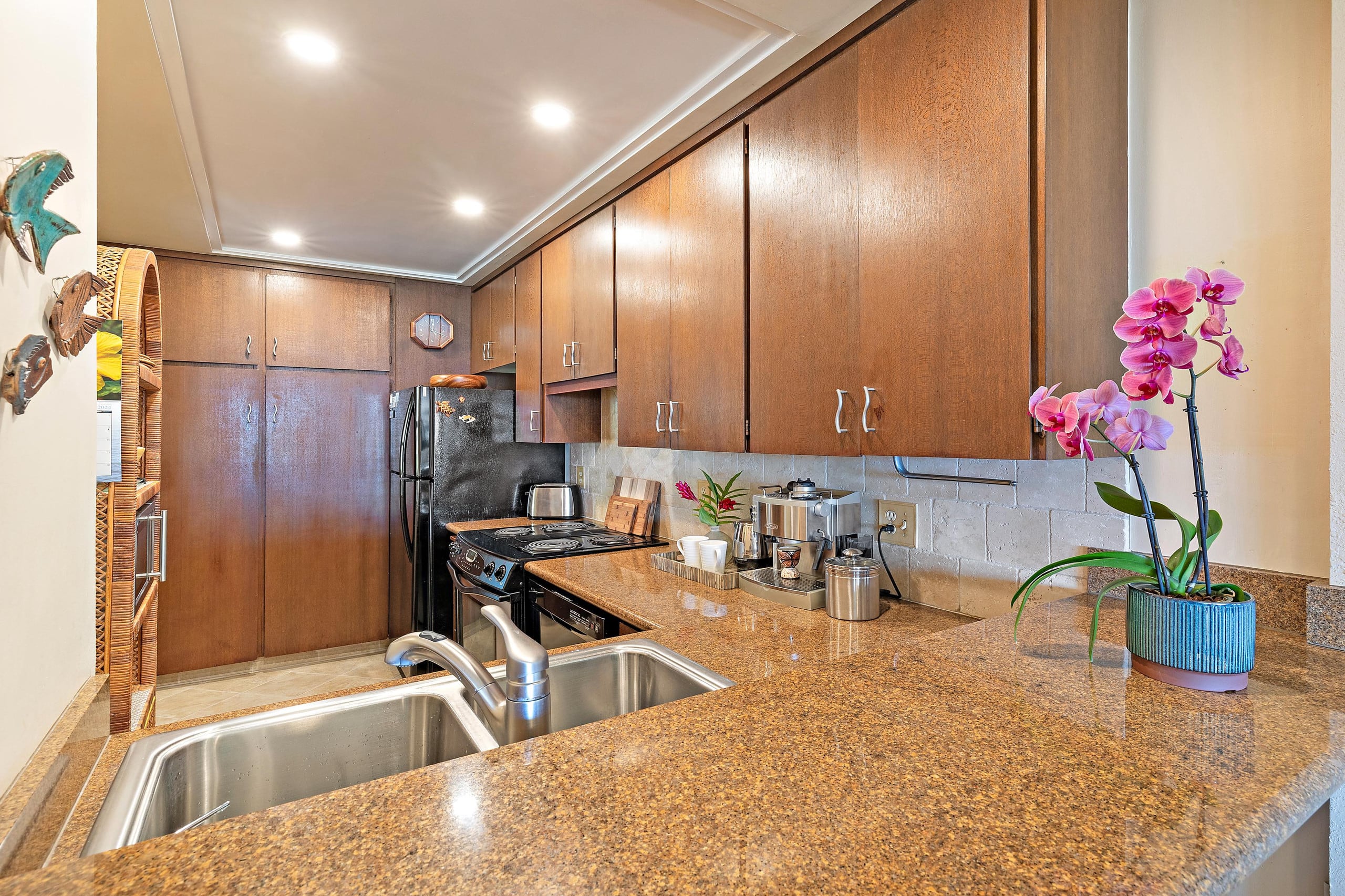 Condo in Lahaina · ★5.0 · 1 bedroom · 2 beds · 2 baths - Image 12