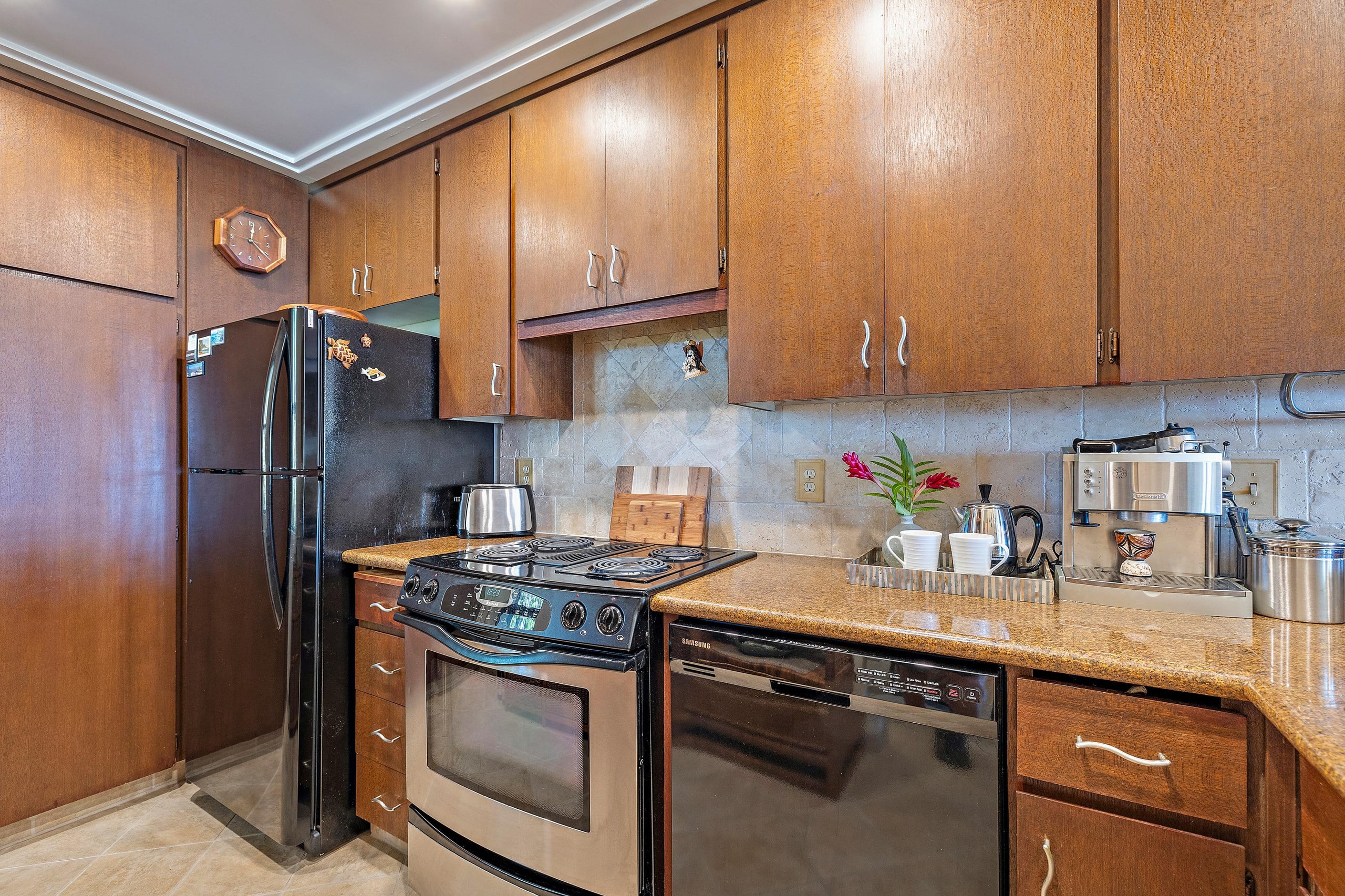 Condo in Lahaina · ★5.0 · 1 bedroom · 2 beds · 2 baths - Image 5