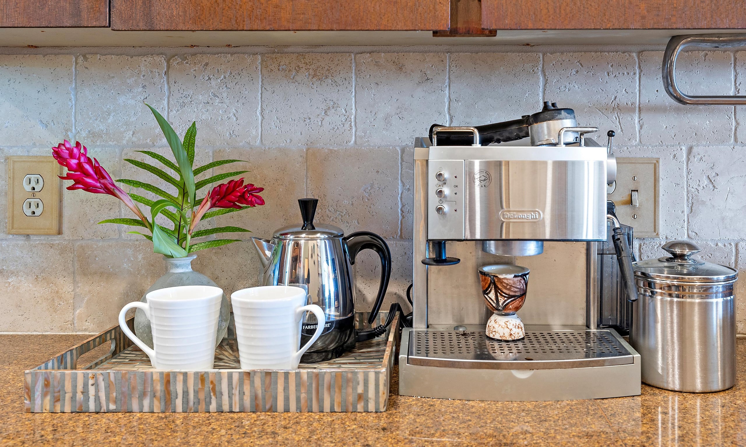 Condo in Lahaina · ★5.0 · 1 bedroom · 2 beds · 2 baths - Image 11