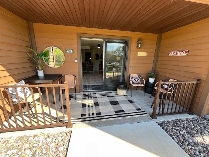 New! Canoe Bay Riverwalk Retreat- Waterfront/pool - Wisconsin Dells, WI