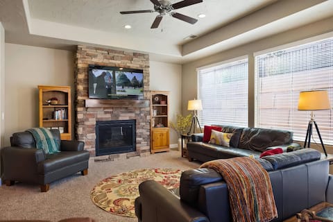 Popular Airbnb listing: Southern Utah Escape Pool Hot Tub Near St George in Washington