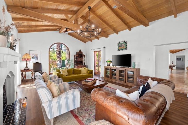 Hidden Estate - Private Pickleball Court and Pool!