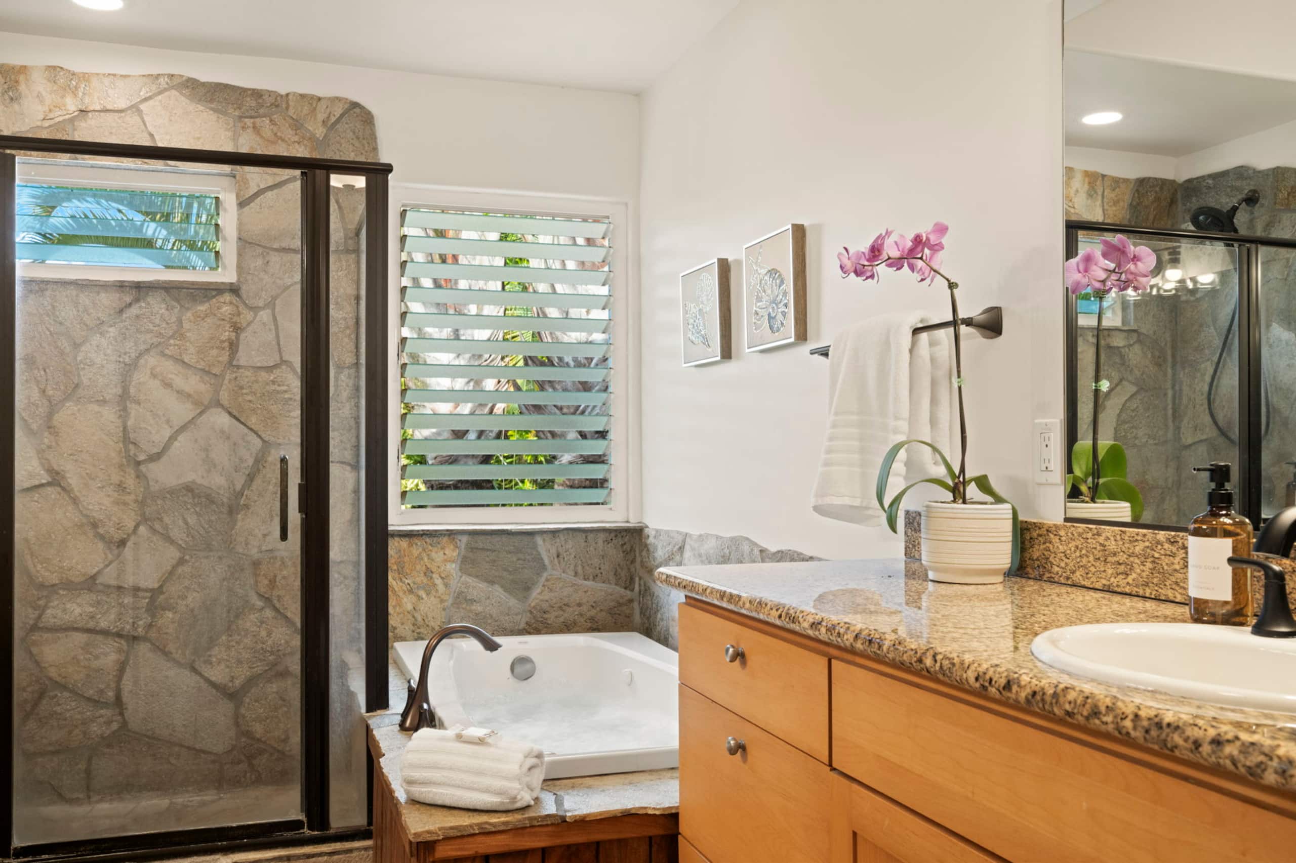 Home in Princeville · ★5.0 · 3 bedrooms · 3 beds · 3 private baths - Image 32