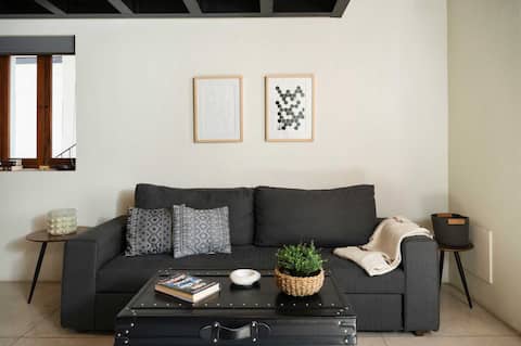 Top Airbnb: Boutique Condo Near Reforma in Centro