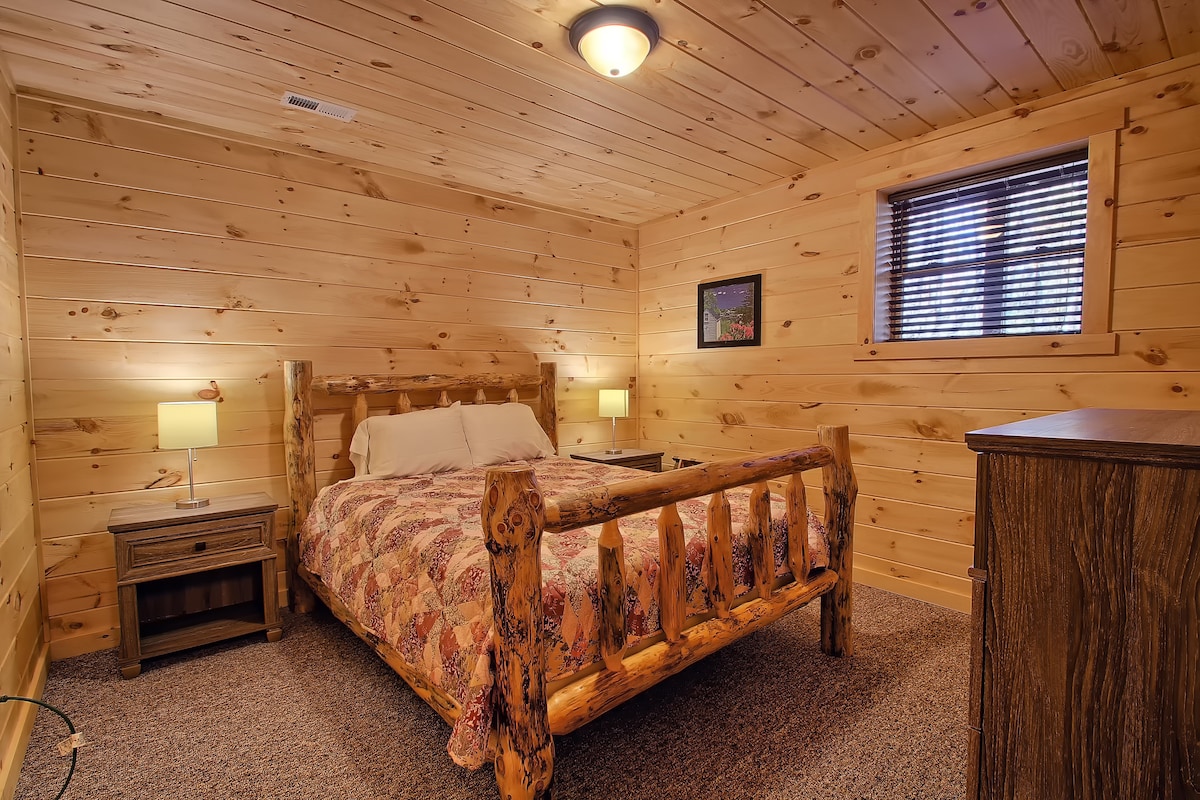 Dogwood Lane Lodge- sleeps up to 18 -Hocking Hills - Cabins for