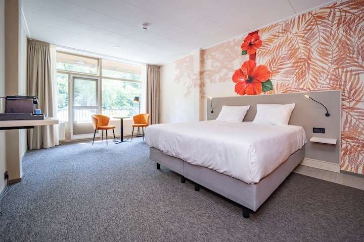 Relax & Unwind — Free Parking & Breakfast Included - Lochem