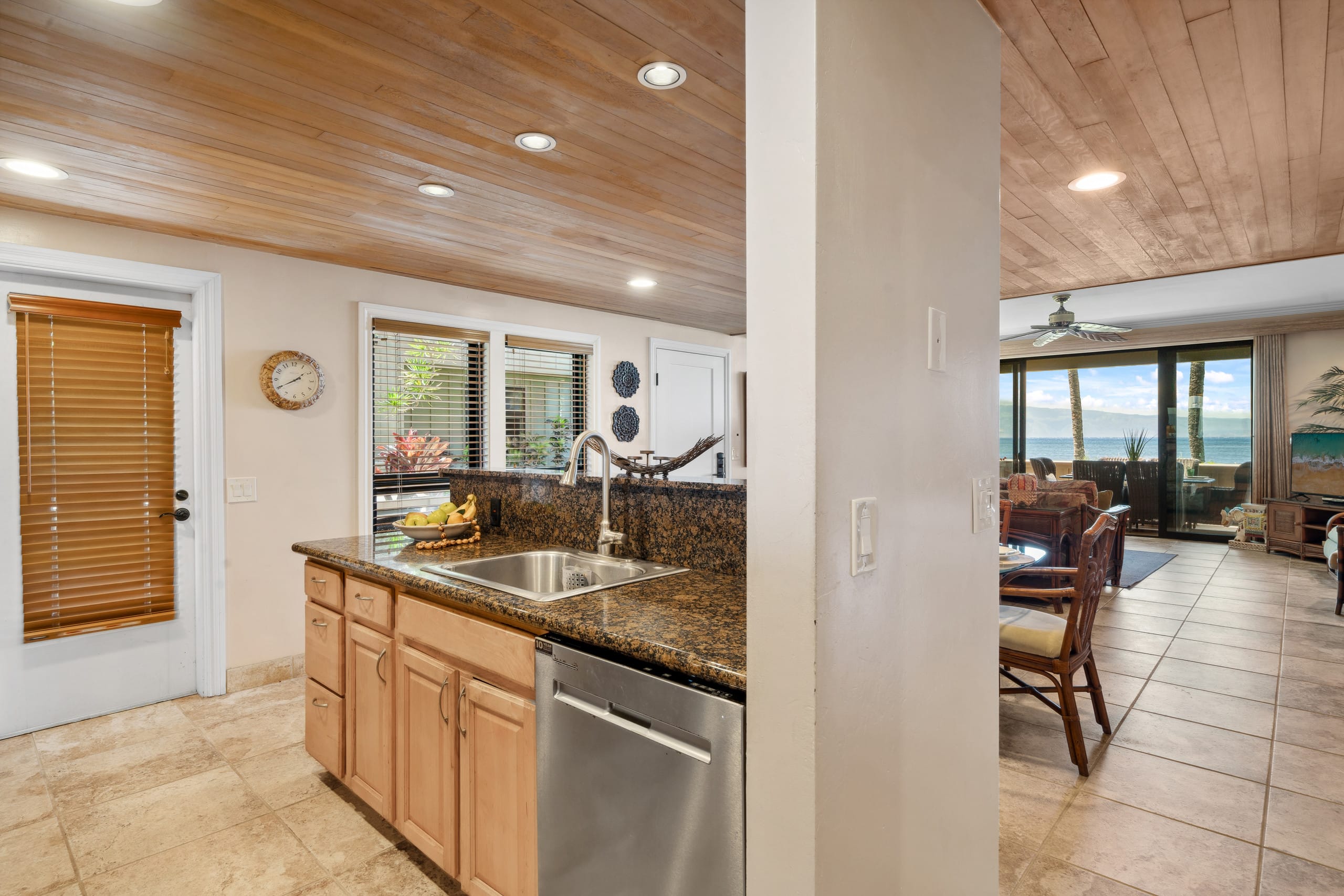 Condo in Lahaina · ★5.0 · 3 bedrooms · 5 beds · 2 baths - Image 10