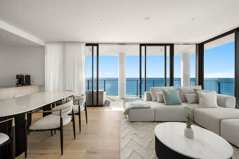 Luxury Sky-High Sanctuary in Burleigh Heads