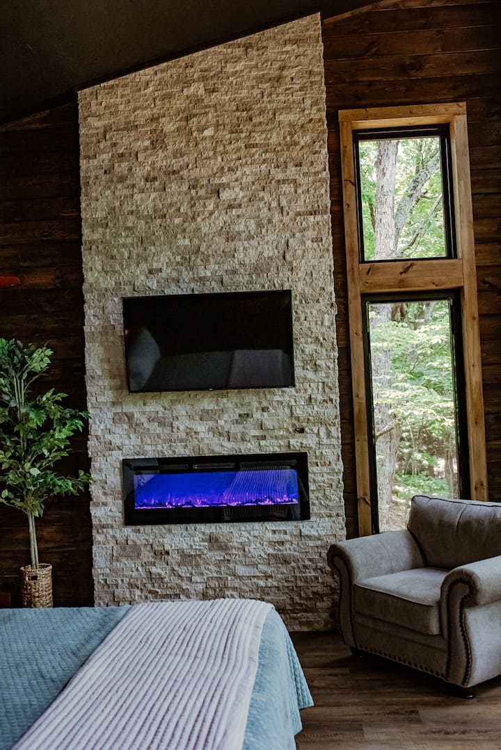 Treehouse 2 - Private Hot Tub - Firepit - Pets - Treehouses for