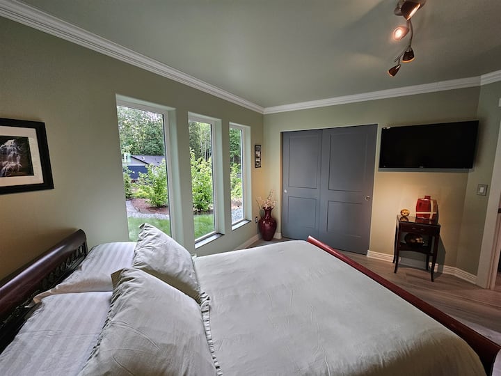 Olympic Gateway | Patio, Firepit, Lake Access - Shelton, WA