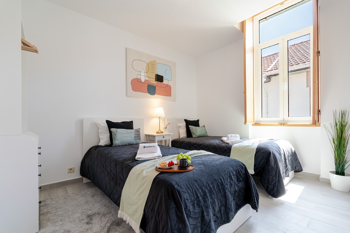 Top Airbnb: Bright & Modern House w/ Terrace by Host Wise em Ramalde