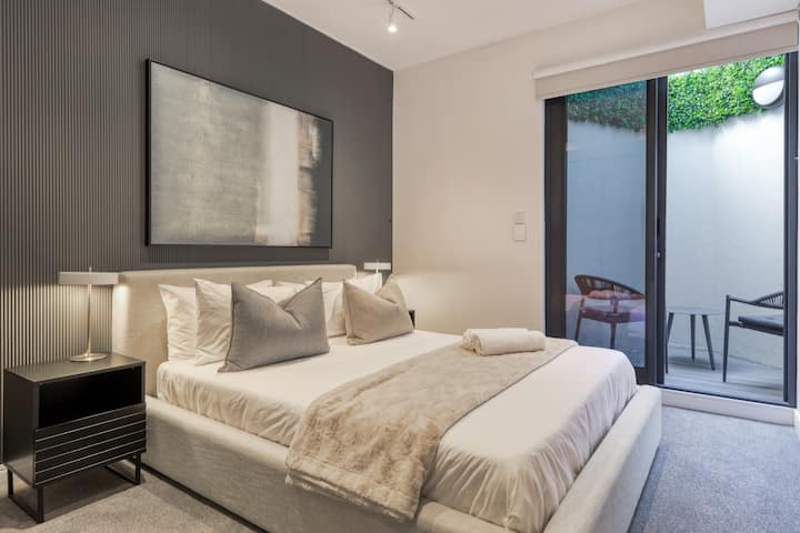 Dhoma e gjumit 2 me oborr privat