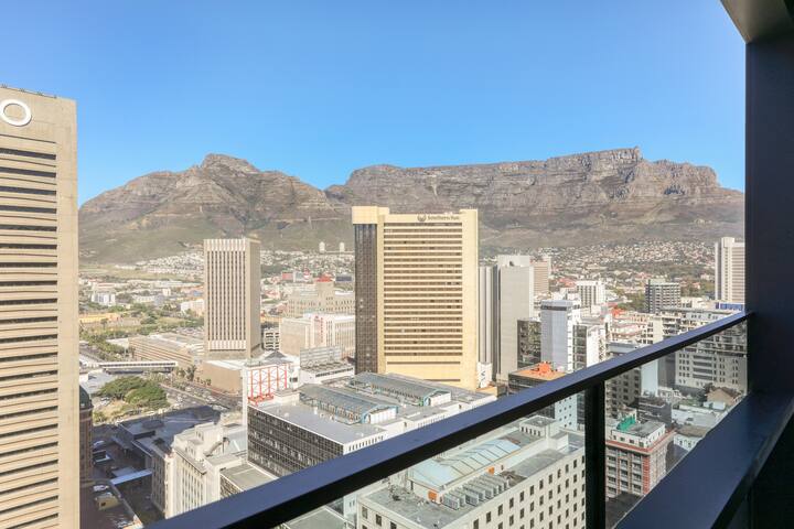 Penthouse Perfection – Rooftop Pool & Views gallery image 3