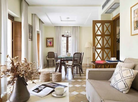 Puerta de León Suite Apartment with Giralda View