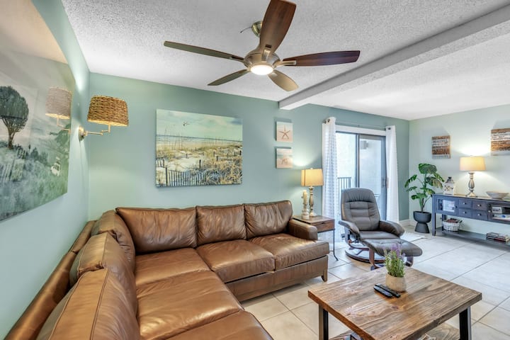 3 Bed/3 Bath Hilton Head Haven • Walk To Beach - Hilton Head Island, SC