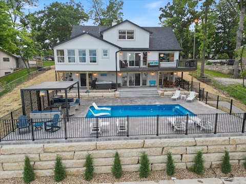 New! Pool Open April 1st! Hot Tub Sauna Sleeps 20!