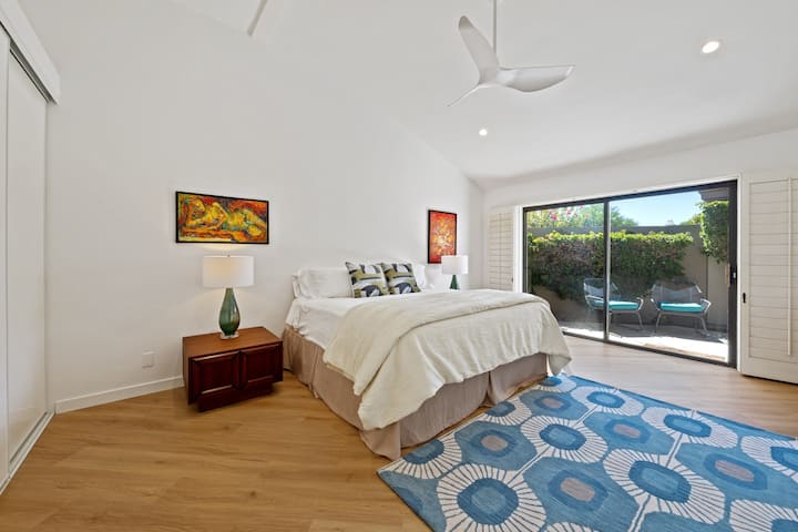 Გაიღვიძეთ უმშვენიერესი ხედებითა და ბუნებრივი განათებით ძირითად საძინებელში.