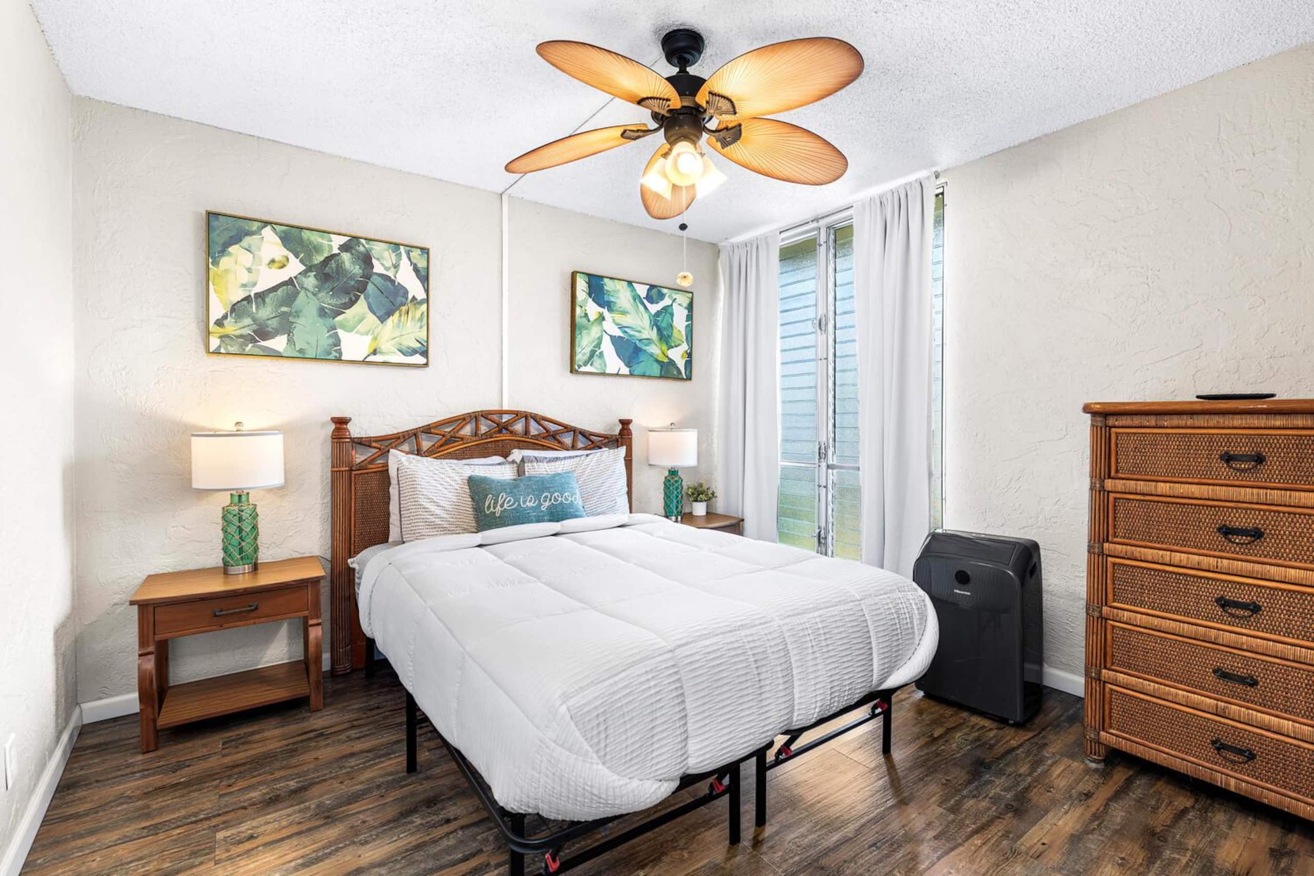 Condo in Kailua-Kona · ★4.88 · 1 bedroom · 2 beds · 1 private bath - Image 11