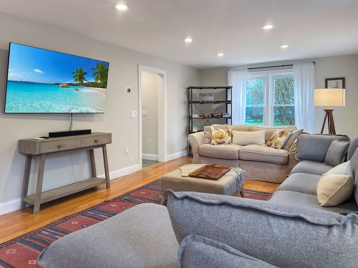Pet Friendly In Rye | 4 Mins To Beach | Sleeps 9 - Portsmouth, NH
