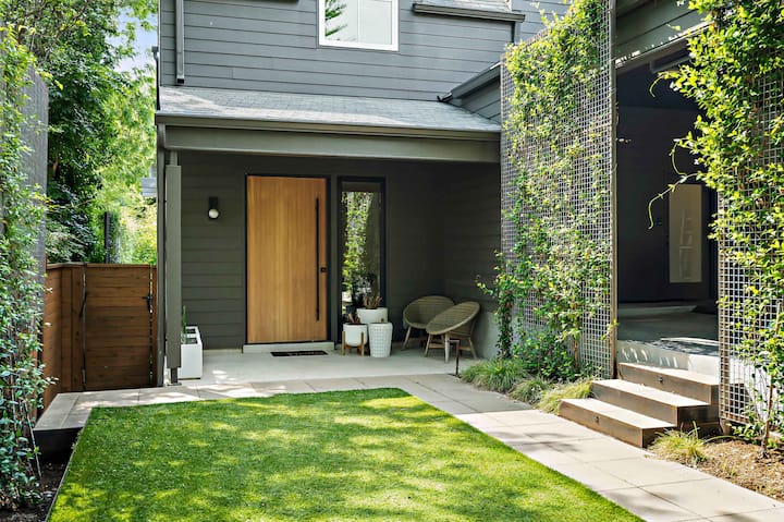 SoCo Oasis | Pool | Gym | Fire Pit | DT ATX - Houses for Rent in