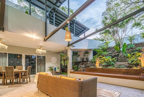 6 Bedroom Oasis in Burleigh Heads