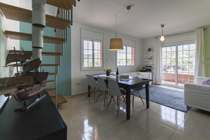 Bright Duplex Apartment With Pool