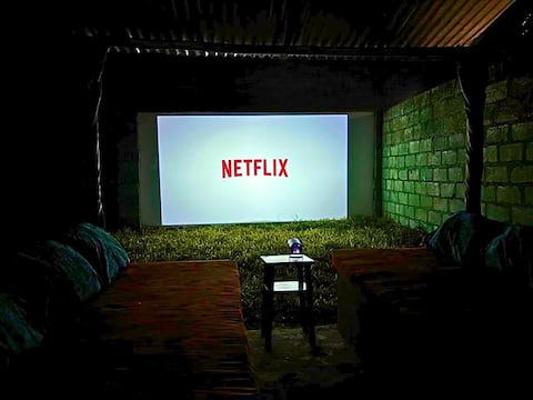 Outdoor Cinema | Group Friendly Retreat