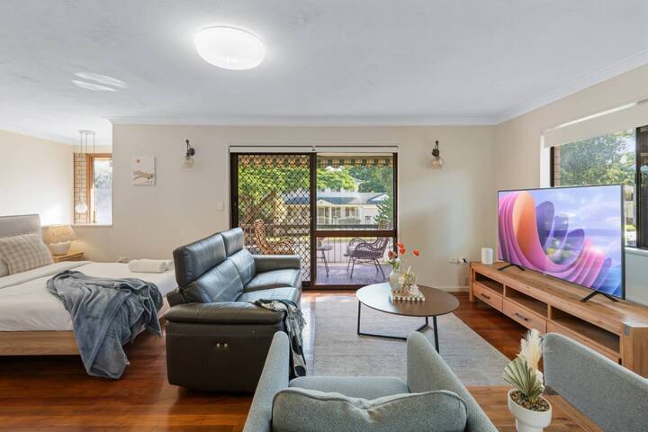 Top Value | Dual-Living Sleep 15 | Great Location gallery image 2