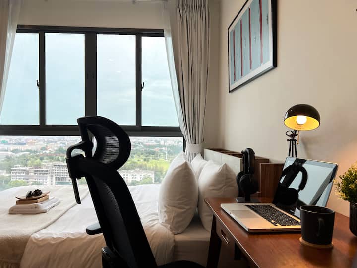 Workspace evidence from Cozy Park-view 1BR|Ultra Fast Wifi | BTS Bangna