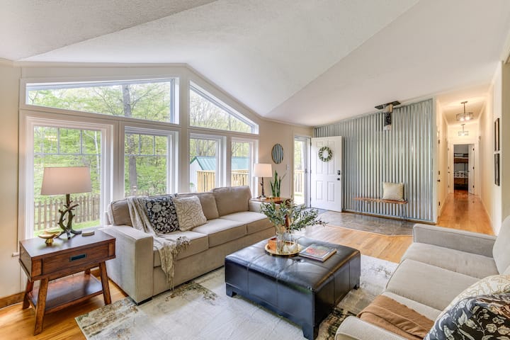 Walk to River: Loudonville Retreat w/ Hot Tub!