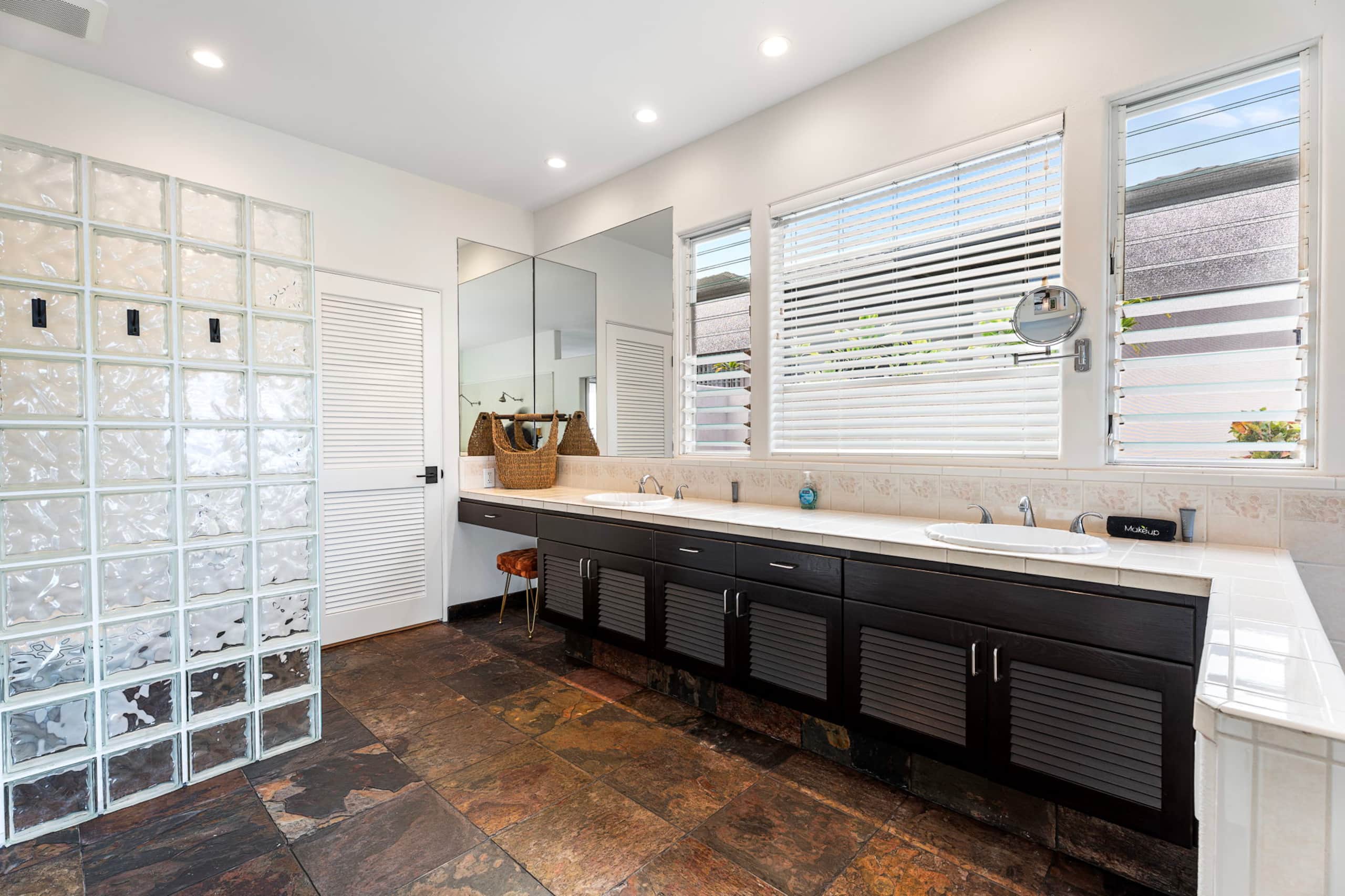 Home in Kailua-Kona · ★5.0 · 4 bedrooms · 4 beds · 3 baths - Image 27