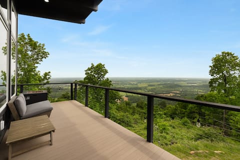 Modern Escape w Mountain Views, Fire Pit & Swing