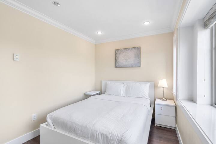 Upscale 4BR Vancouver Home | Near Transit & Dining gallery image 4