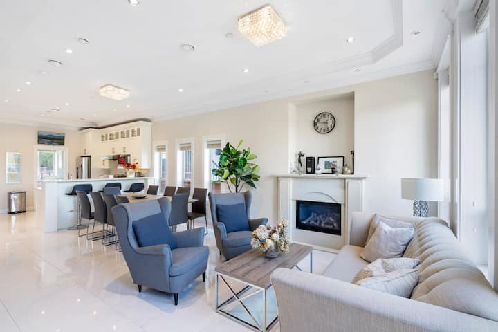 Upscale 4br Vancouver Home | Near Transit & Dining - Burnaby