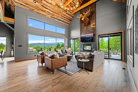 Popular Airbnb listing: HUGE Indoor Pool |VIEWS|Bball Court| in Pigeon Forge