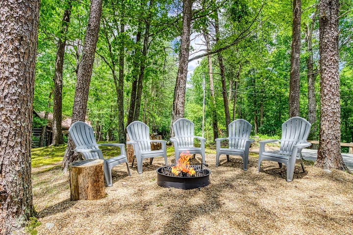 Hidden Mountain Dream 2-Bedroom Cabin, Lake View - Cabins for Rent