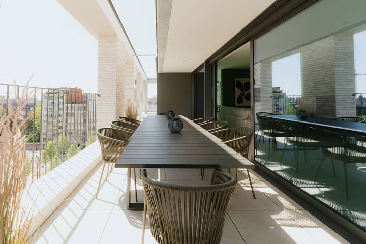Luxurious City Penthouse with Panoramic Terrace gallery image 3