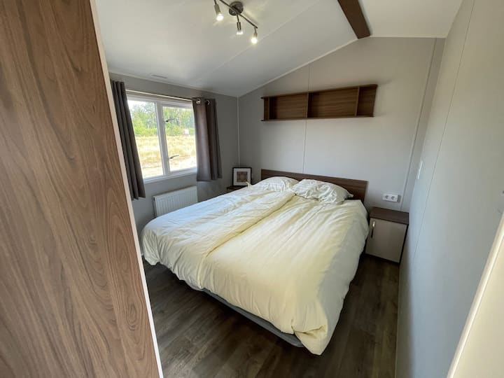 Spálňa s manželskou posteľou – Farm Twente – De Wielewaal
