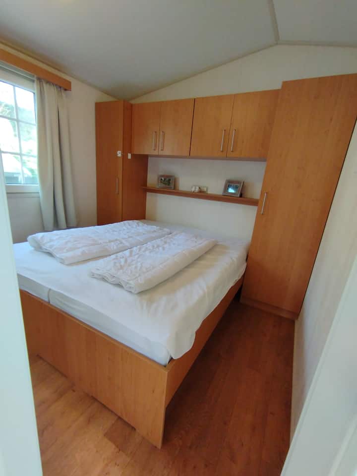 Pamja e përparme e akomodimit në dhomën e gjumit 468